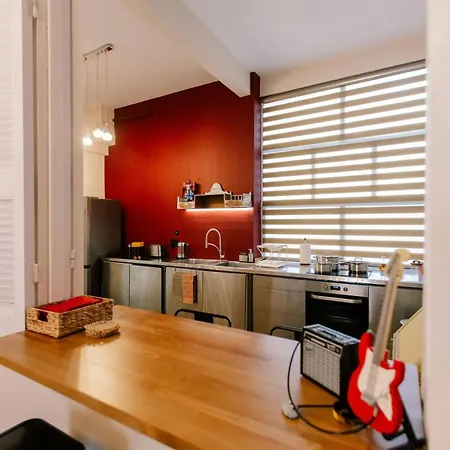 Historic Sea View Apartment, Downtown