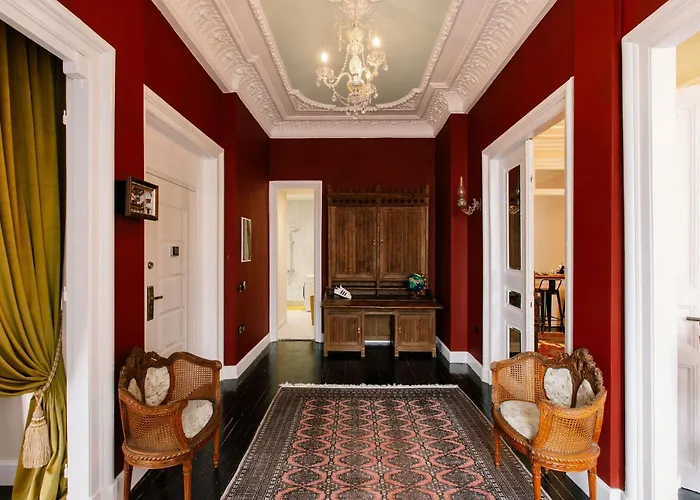 Historic Sea View Apartment, Downtown