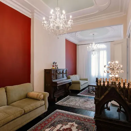 Historic Sea View Apartment, Downtown