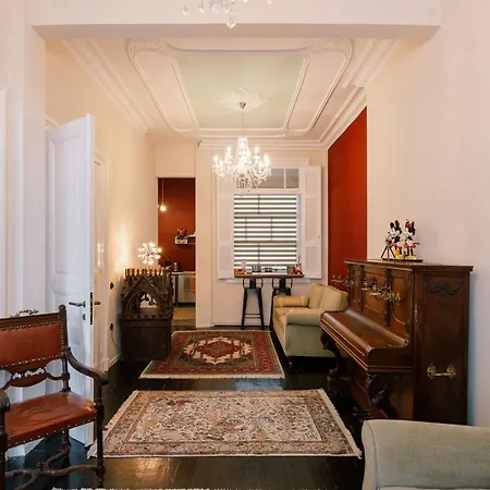 Historic Sea View Apartment, Downtown *