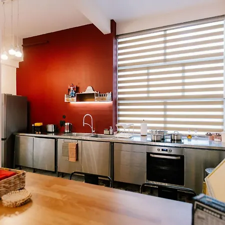 Historic Sea View Apartment, Downtown *