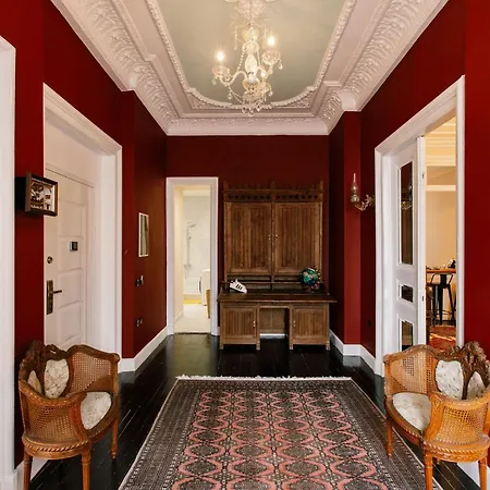 Historic Sea View Apartment, Downtown