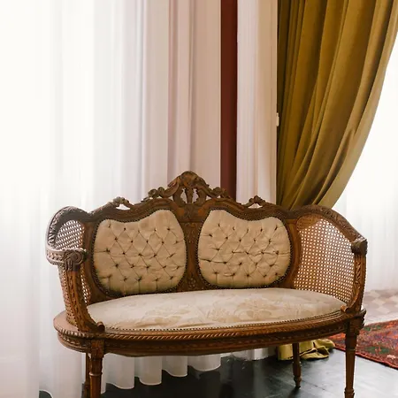 Historic Sea View Apartment, Downtown *