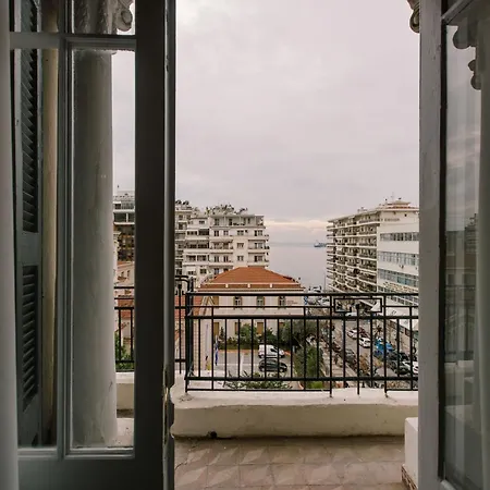 Historic Sea View Apartment, Downtown *