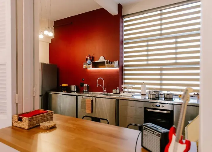 Historic Sea View Apartment, Downtown