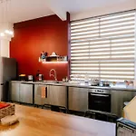 Historic Sea View Apartment, Downtown *