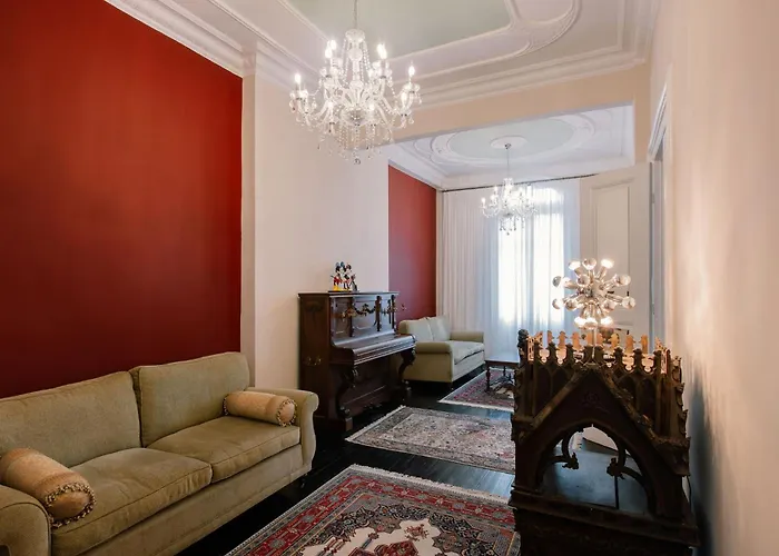 Historic Sea View Apartment, Downtown