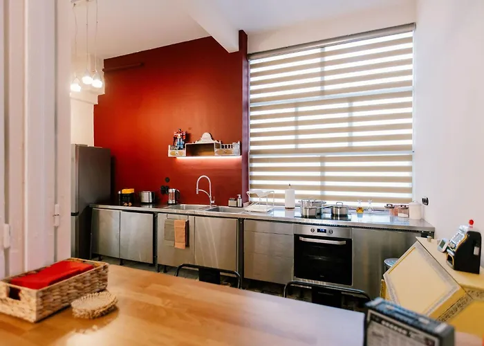 Historic Sea View Apartment, Downtown *