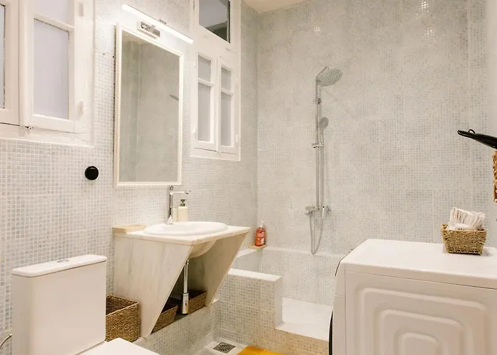 Historic Sea View Apartment, Downtown Thessalonique