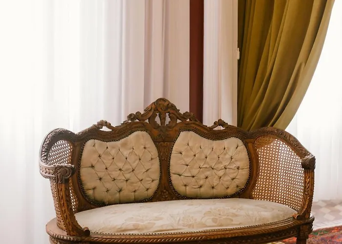 Historic Sea View Apartment, Downtown *